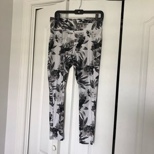 Black and white floral print workout leggings